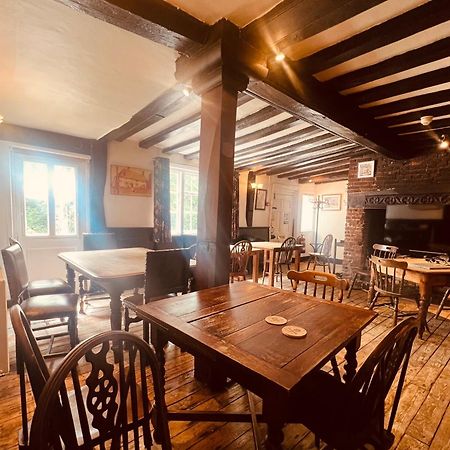 Cosy And Eco-Friendly Cabins Next To 16Th Century Pub Newmarket  Exteriör bild