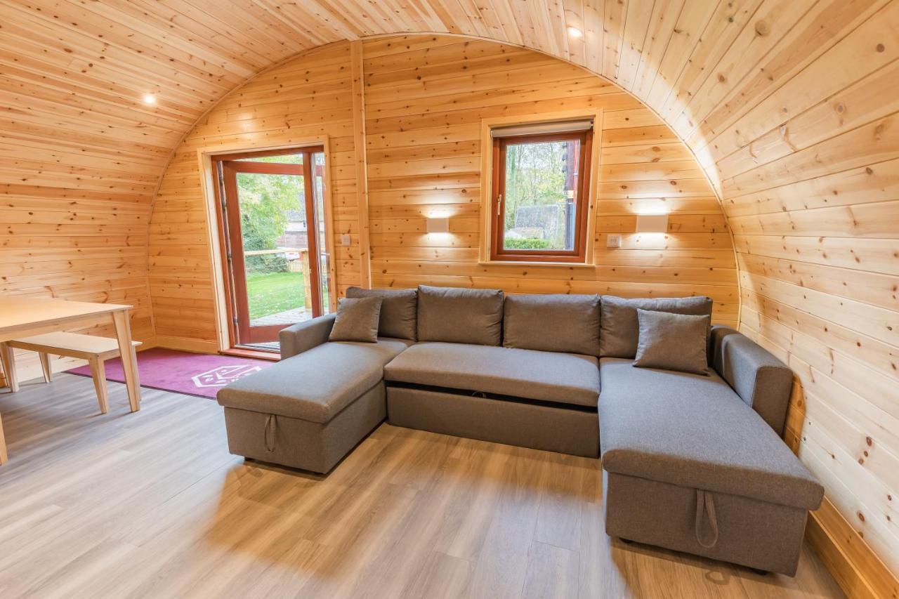 Cosy And Eco-Friendly Cabins Next To 16Th Century Pub Newmarket  Exteriör bild