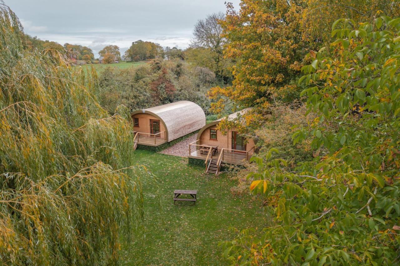 Cosy And Eco-Friendly Cabins Next To 16Th Century Pub Newmarket  Exteriör bild