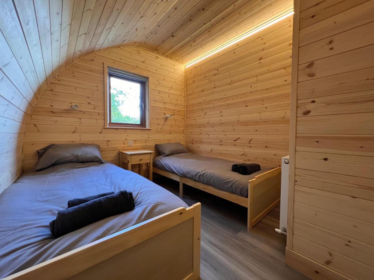 Cosy And Eco-Friendly Cabins Next To 16Th Century Pub Newmarket  Exteriör bild