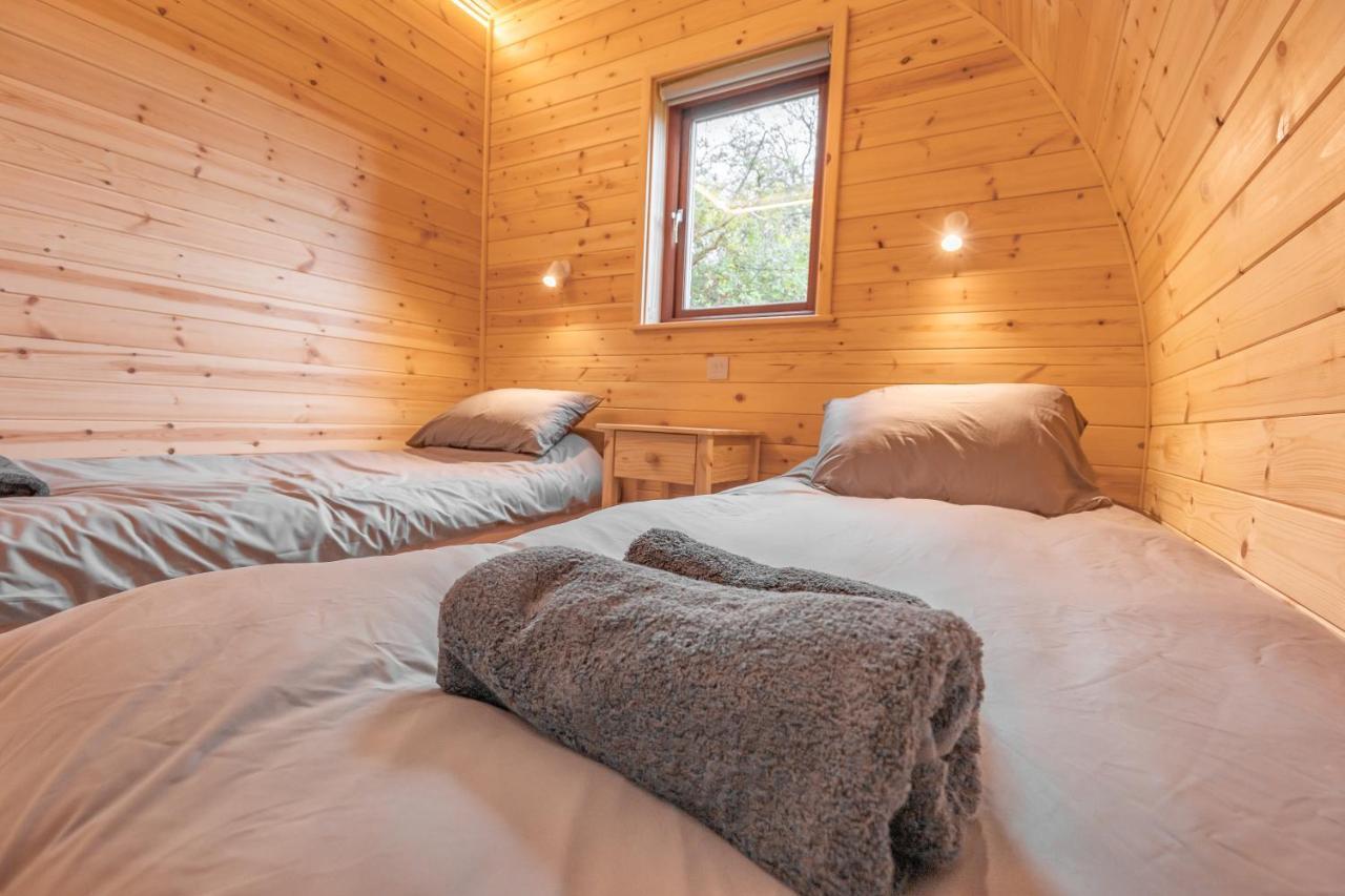 Cosy And Eco-Friendly Cabins Next To 16Th Century Pub Newmarket  Exteriör bild