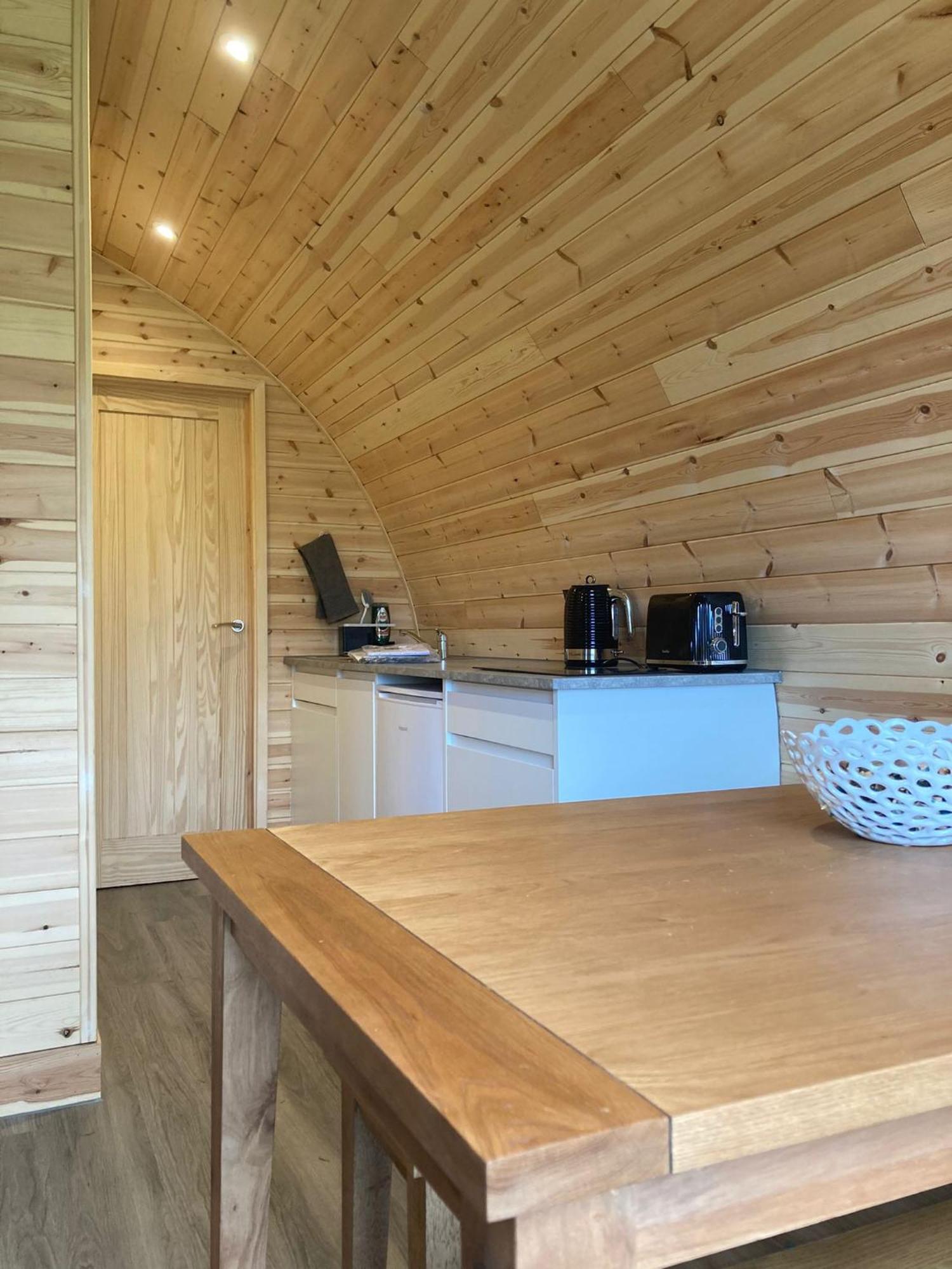 Cosy And Eco-Friendly Cabins Next To 16Th Century Pub Newmarket  Exteriör bild