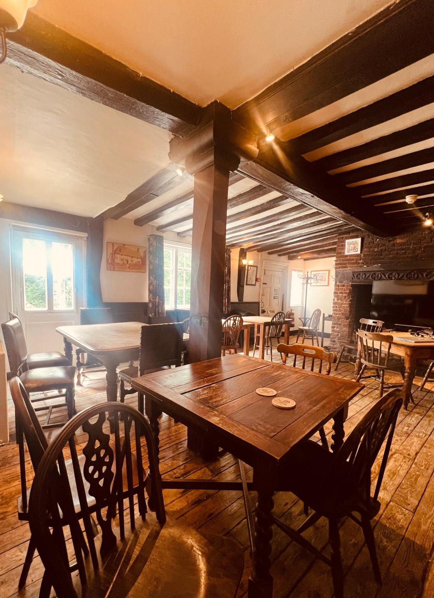 Cosy And Eco-Friendly Cabins Next To 16Th Century Pub Newmarket  Exteriör bild